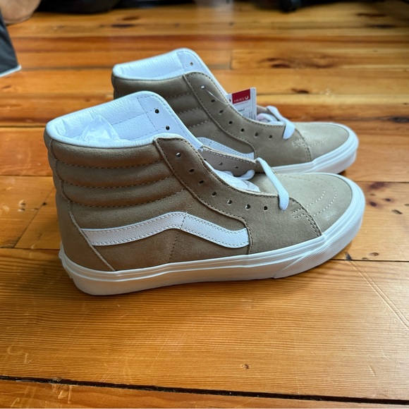 Vans - Picture 1 of 6